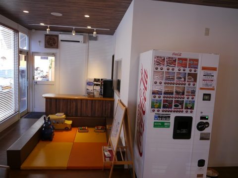 調布店　キッズコーナー＆ドリンクコーナー